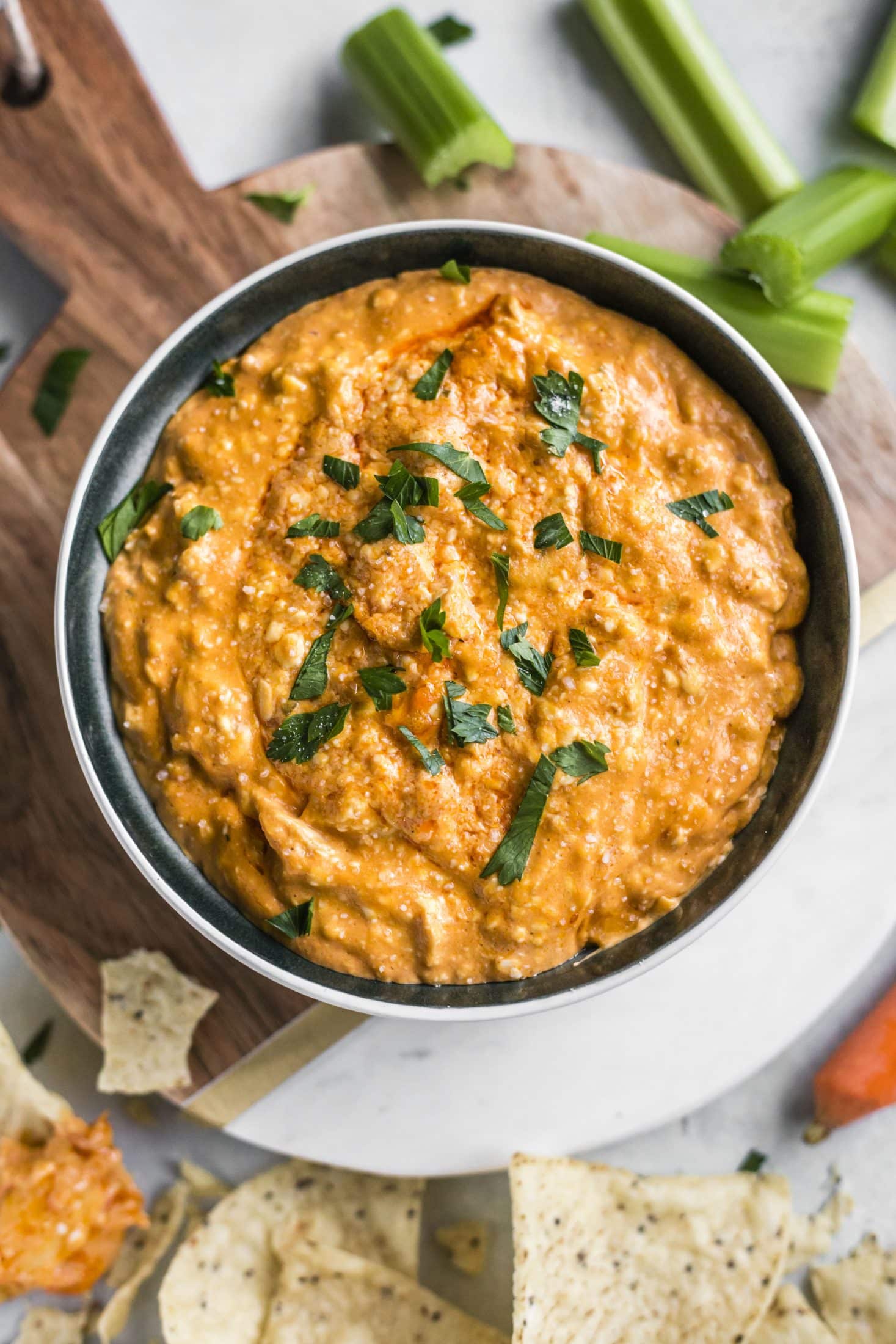 This is the best buffalo chicken dip recipe! Creamy, cheesy, slightly spicy and full of delicious chicken and flavors. Perfect for tailgating, football games, parties and weekends. This recipe is classic and super easy to make. I howsweeteats.com #buffalo #chicken #dip #recipe