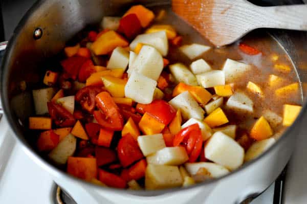 Moroccan Vegetable Stew I howsweeteats.com Moroccan Vegetable Stew I howsweeteats.com