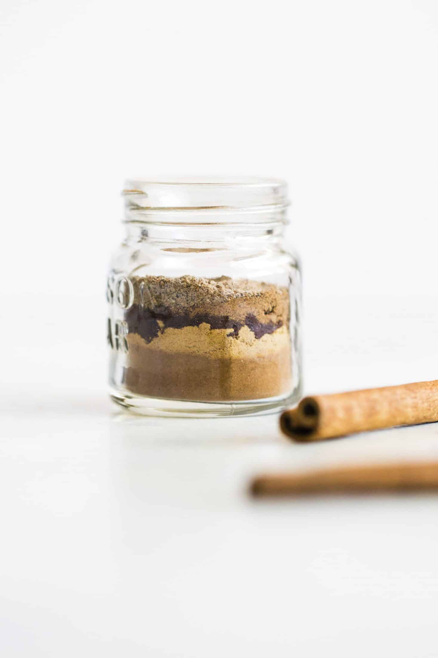 Here is exactly how you make your own homemade pumpkin pie spice! Blend together a few spices and you won't have to buy a jar ever again! It's economical, fun and you can decide how flavorful you want your pumpkin pie spice! I howsweeteats.com #pumpkin #pie #spice