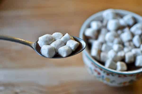 Hot Cocoa Cookies I howsweeteats.com Hot Cocoa Cookies I howsweeteats.com