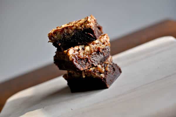 Bourbon Pecan Pie Brownies I howsweeteats.com Bourbon Pecan Pie Brownies I howsweeteats.com