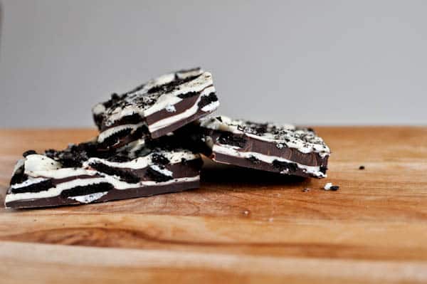 4 layer cookies and cream chocolate bark I howsweeteats.com 4 layer cookies and cream chocolate bark I howsweeteats.com