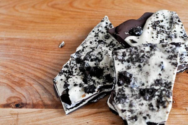 4 layer cookies and cream chocolate bark I howsweeteats.com 4 layer cookies and cream chocolate bark I howsweeteats.com