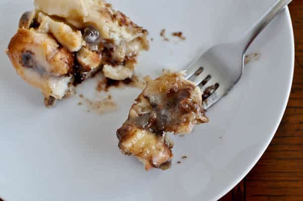 Chocolate Chip Cookie Dough Stuffed Cinnamon Rolls I howsweeteats.com Chocolate Chip Cookie Dough Stuffed Cinnamon Rolls I howsweeteats.com