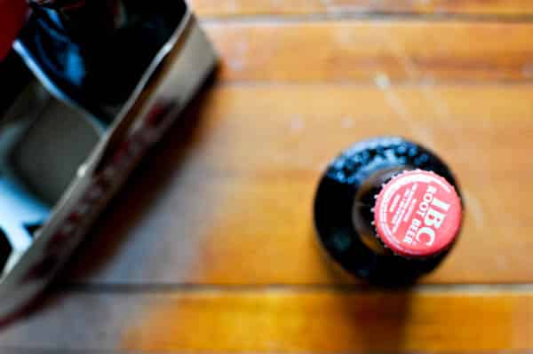 Root Beer Floats with Homemade Hot Fudge I howsweeteats.com Root Beer Floats with Homemade Hot Fudge I howsweeteats.com