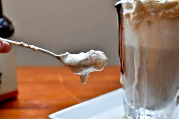 Root Beer Floats with Homemade Hot Fudge I howsweeteats.com Root Beer Floats with Homemade Hot Fudge I howsweeteats.com