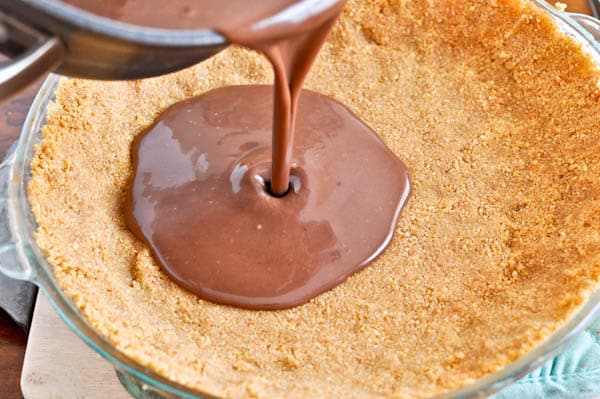 S'mores Pie I howsweeteats.com S'mores Pie I howsweeteats.com