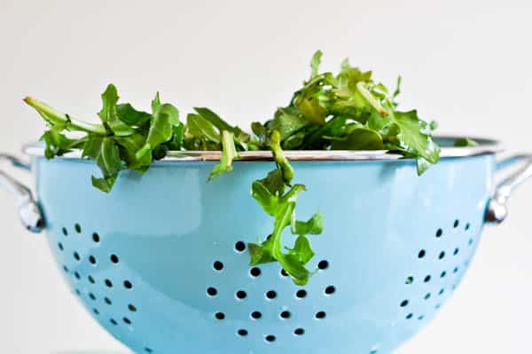 Crispy Shrimp Pasta with Arugula Pesto Cream Sauce I howsweeteats.com Crispy Shrimp Pasta with Arugula Pesto Cream Sauce I howsweeteats.com