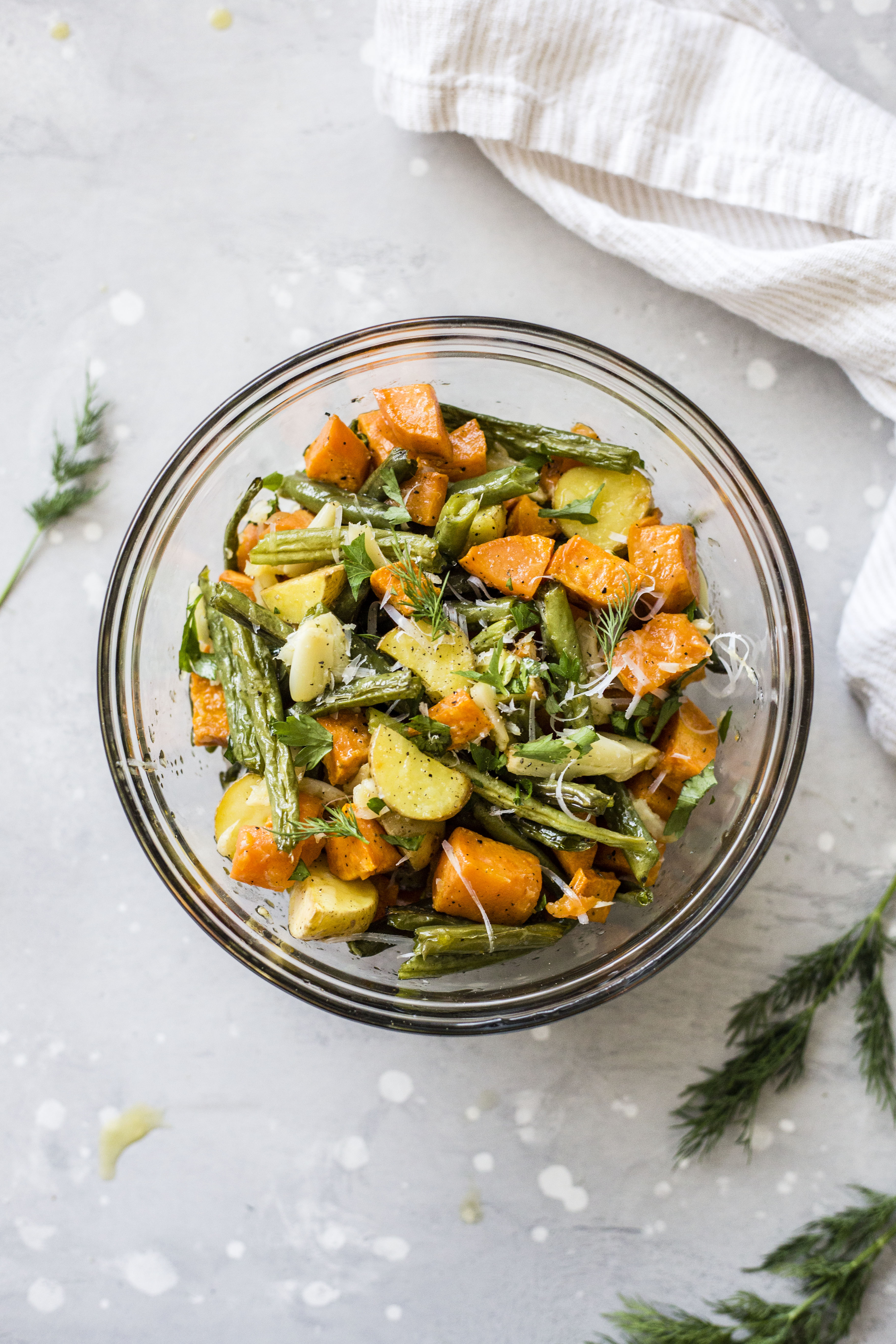 roasted potato salad (mayo-free!) I howsweeteats.com #potato #salad #sidedish #greenbeans
