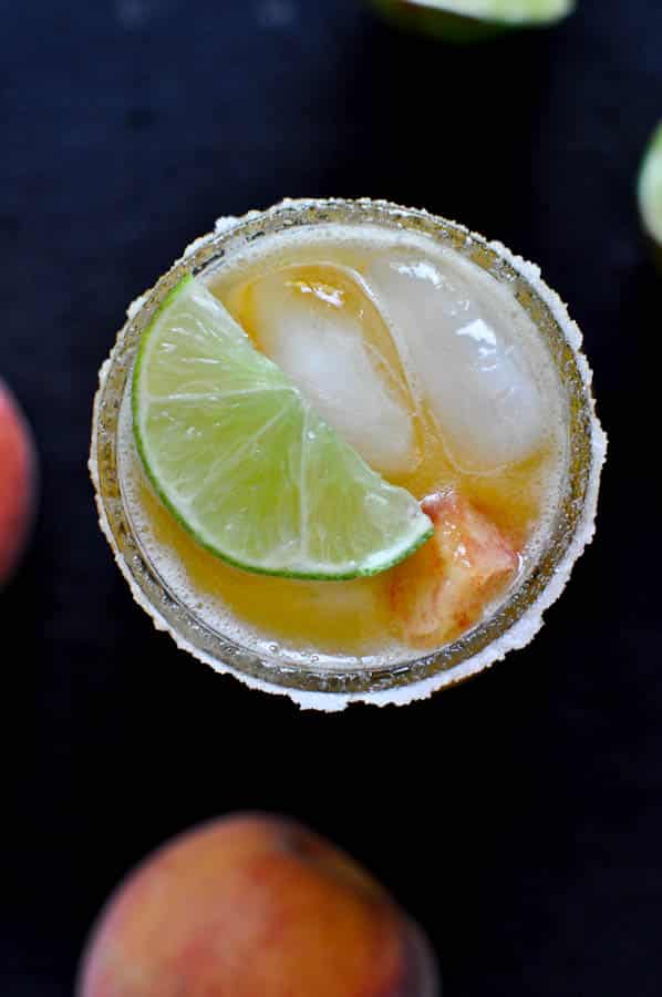 Juicy Peach Margaritas I howsweeteats.com Juicy Peach Margaritas I howsweeteats.com