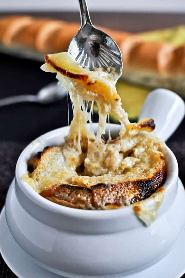 Crockpot French Onion Soup I howsweeteats.com Crockpot French Onion Soup I howsweeteats.com