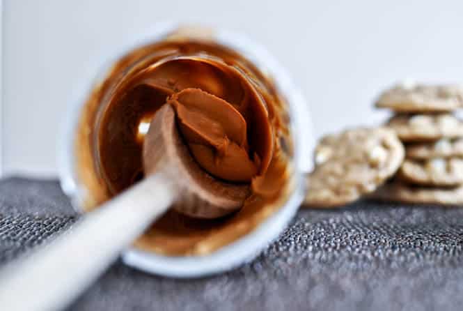 White Chocolate Peanut Butter Oatmeal Cookies I howsweeteats.com White Chocolate Peanut Butter Oatmeal Cookies I howsweeteats.com