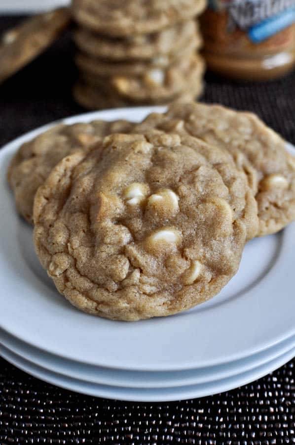 White Chocolate Peanut Butter Oatmeal Cookies I howsweeteats.com White Chocolate Peanut Butter Oatmeal Cookies I howsweeteats.com