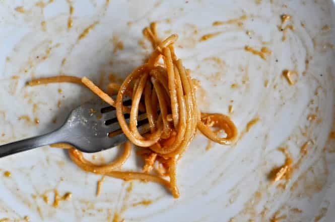 Chicken Enchilada Spaghetti I howsweeteats.com Chicken Enchilada Spaghetti I howsweeteats.com