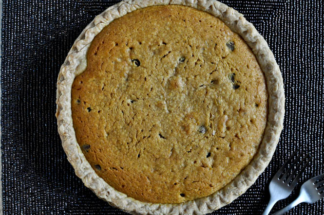 Pumpkin Chocolate Chip Cookie Pie I howsweeteats.com Pumpkin Chocolate Chip Cookie Pie I howsweeteats.com