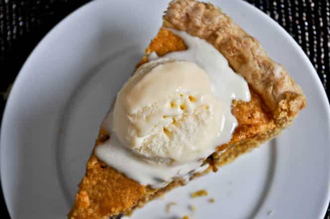 Pumpkin Chocolate Chip Cookie Pie I howsweeteats.com Pumpkin Chocolate Chip Cookie Pie I howsweeteats.com