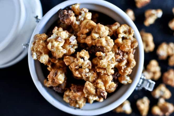 Candy Bar Caramel Corn I howsweeteats.com Candy Bar Caramel Corn I howsweeteats.com
