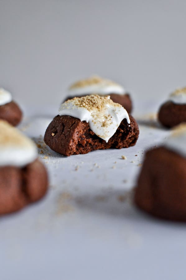 Chocolate Fudge S'mores Thumbprints I howsweeteats.com Chocolate Fudge S'mores Thumbprints I howsweeteats.com