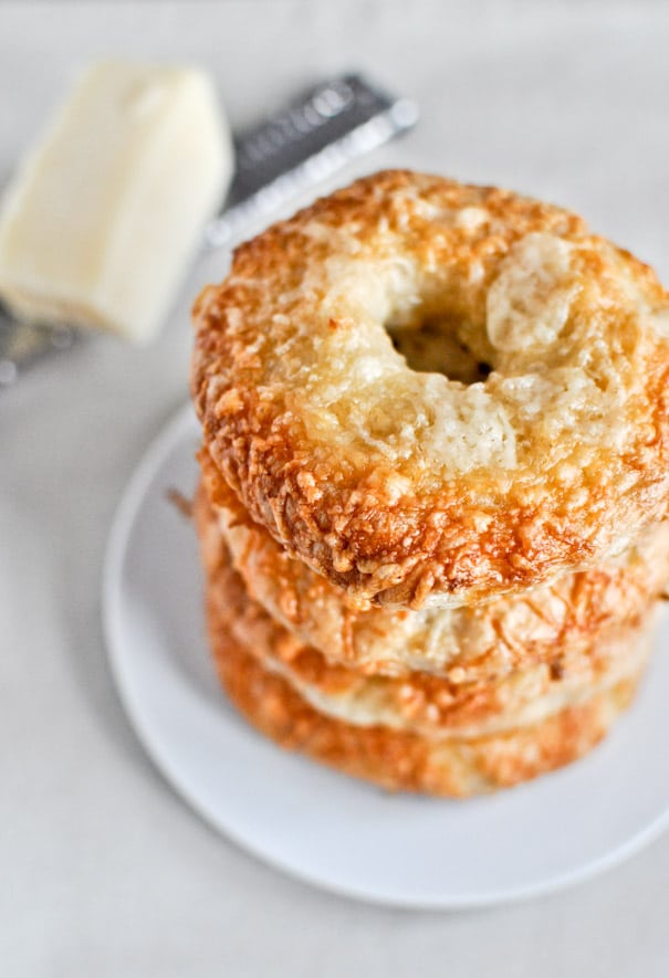 Homemade Asiago Cheese Bagels I howsweeteats.com Homemade Asiago Cheese Bagels I howsweeteats.com
