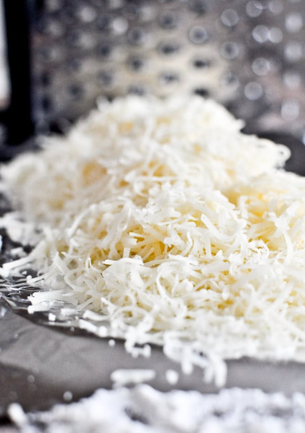 Homemade Asiago Cheese Bagels I howsweeteats.com Homemade Asiago Cheese Bagels I howsweeteats.com