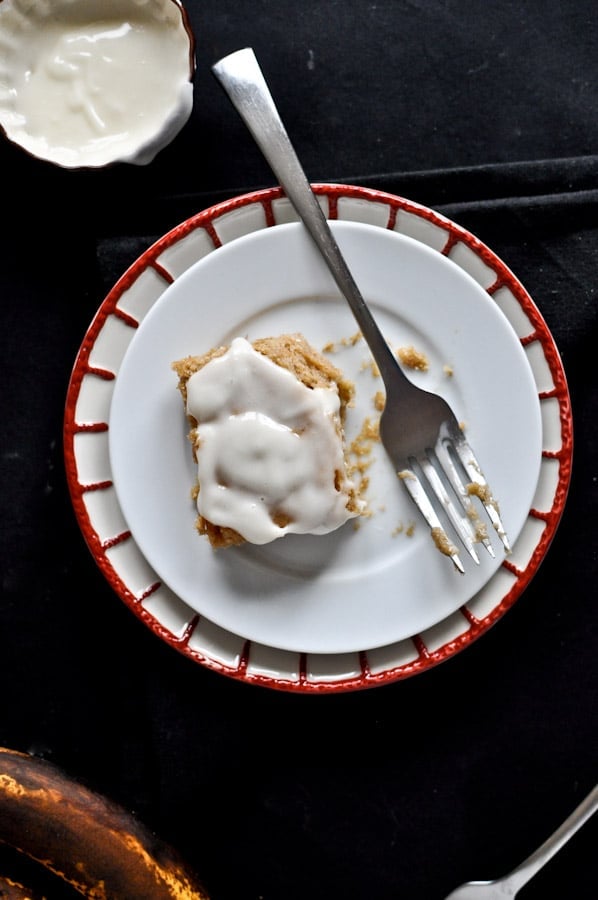 Banana Bread Snack Cake I howsweeteats.com Banana Bread Snack Cake I howsweeteats.com