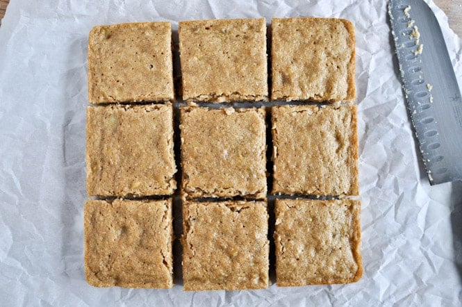 Banana Bread Snack Cake I howsweeteats.com Banana Bread Snack Cake I howsweeteats.com