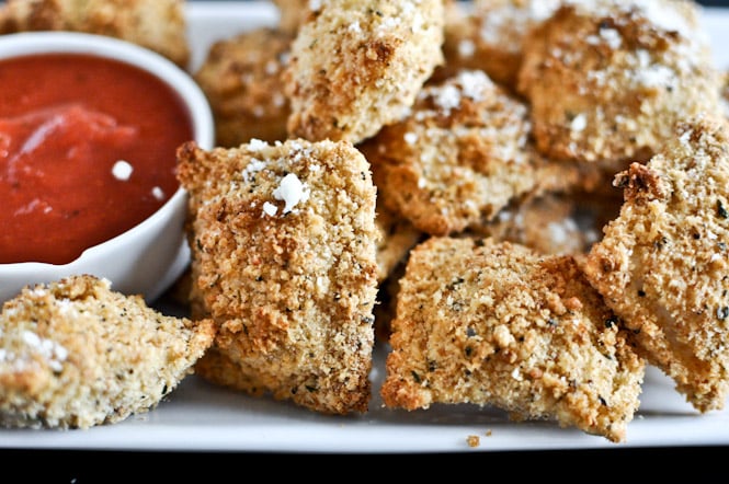 Crunchy Oven-Fried Cheese Ravioli I howsweeteats.com Crunchy Oven-Fried Cheese Ravioli I howsweeteats.com