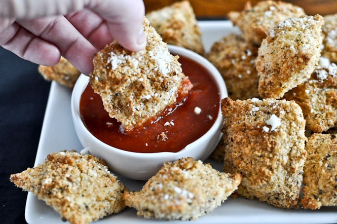 Crunchy Oven-Fried Cheese Ravioli I howsweeteats.com Crunchy Oven-Fried Cheese Ravioli I howsweeteats.com