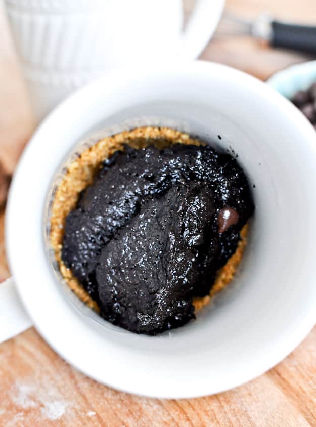 5 Minute Chocolate Fudge S'mores Mug Cake I howsweeteats.com 5 Minute Chocolate Fudge S'mores Mug Cake I howsweeteats.com