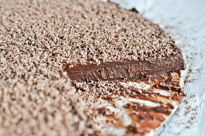 No Bake Milk Chocolate Bailey's Truffle Cake I howsweeteats.com No Bake Milk Chocolate Bailey's Truffle Cake I howsweeteats.com