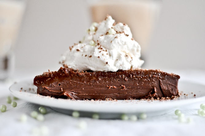 No Bake Milk Chocolate Bailey's Truffle Cake I howsweeteats.com No Bake Milk Chocolate Bailey's Truffle Cake I howsweeteats.com