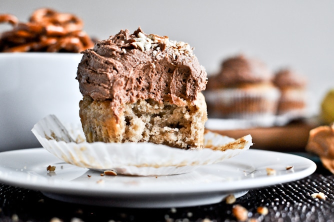 Banana Boat Cupcakes I howsweeteats.com Banana Boat Cupcakes I howsweeteats.com