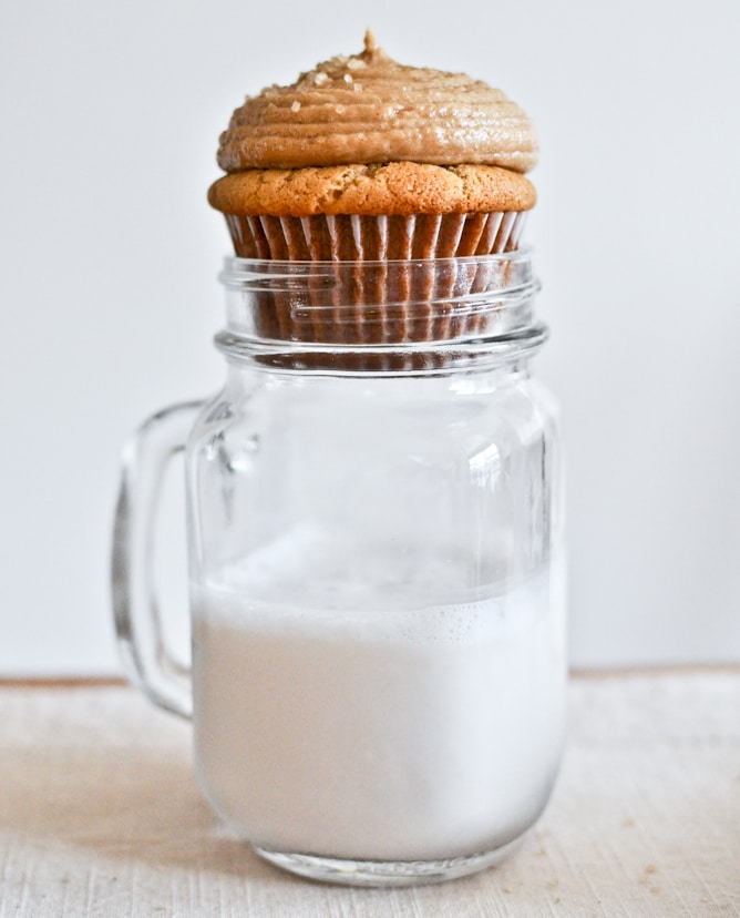 Brown Sugar Cupcakes with Peanut Butter Brown Sugar FrostingI howsweeteats.com Brown Sugar Cupcakes with Peanut Butter Brown Sugar FrostingI howsweeteats.com