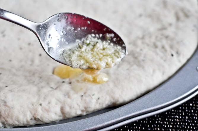 Garlic Bread Pizza Crust I howsweeteats.com Garlic Bread Pizza Crust I howsweeteats.com