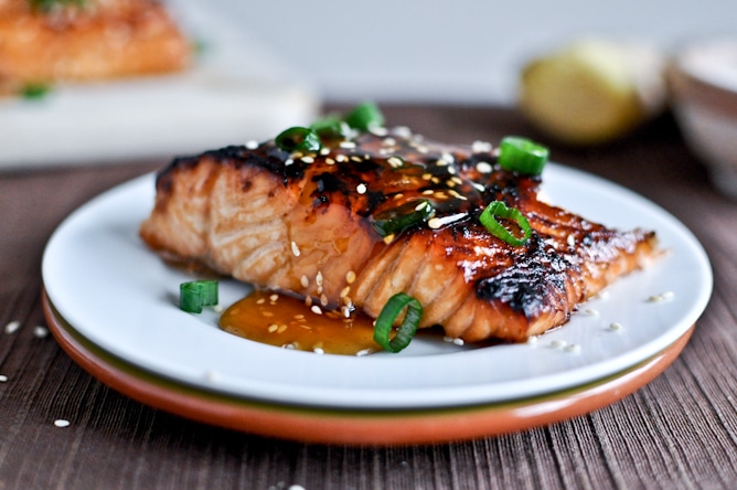 Toasted Sesame Ginger Salmon I howsweeteats.com Toasted Sesame Ginger Salmon I howsweeteats.com
