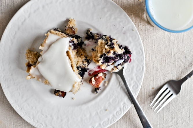 Blueberry Bacon Breakfast Cake I howsweeteats.com Blueberry Bacon Breakfast Cake I howsweeteats.com