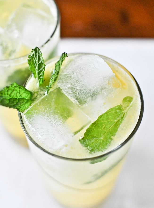 Coconut Mango Mojitos I howsweeteats.com Coconut Mango Mojitos I howsweeteats.com