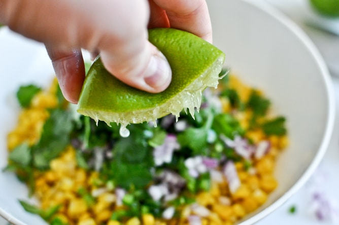 Just Like Chipotle's Corn Salsa I howsweeteats.com Just Like Chipotle's Corn Salsa I howsweeteats.com