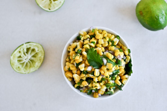 Just Like Chipotle's Corn Salsa I howsweeteats.com Just Like Chipotle's Corn Salsa I howsweeteats.com