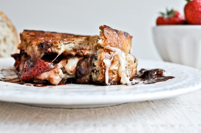 Roasted Strawberry, Brie + Chocolate Grilled Cheese I howsweeteats.com Roasted Strawberry, Brie + Chocolate Grilled Cheese I howsweeteats.com