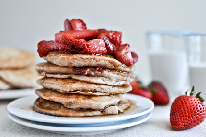Roasted Strawberry Brown Butter Pancakes I howsweeteats.com Roasted Strawberry Brown Butter Pancakes I howsweeteats.com