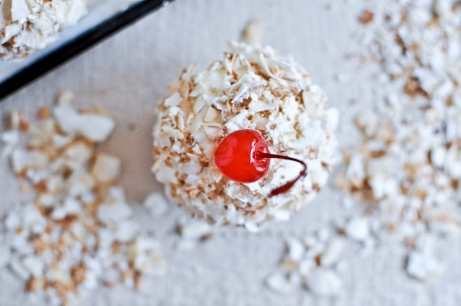 Coconut Tres Leches Cupcakes I howsweeteats.com Coconut Tres Leches Cupcakes I howsweeteats.com