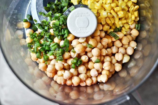 Sweet Corn + Roasted Jalapeño Hummus I howsweeteats.com Sweet Corn + Roasted Jalapeño Hummus I howsweeteats.com