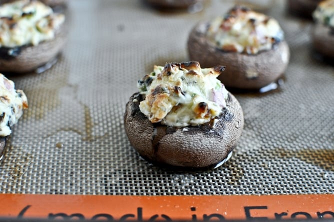Pizza Stuffed Mushrooms I howsweeteats.com Pizza Stuffed Mushrooms I howsweeteats.com