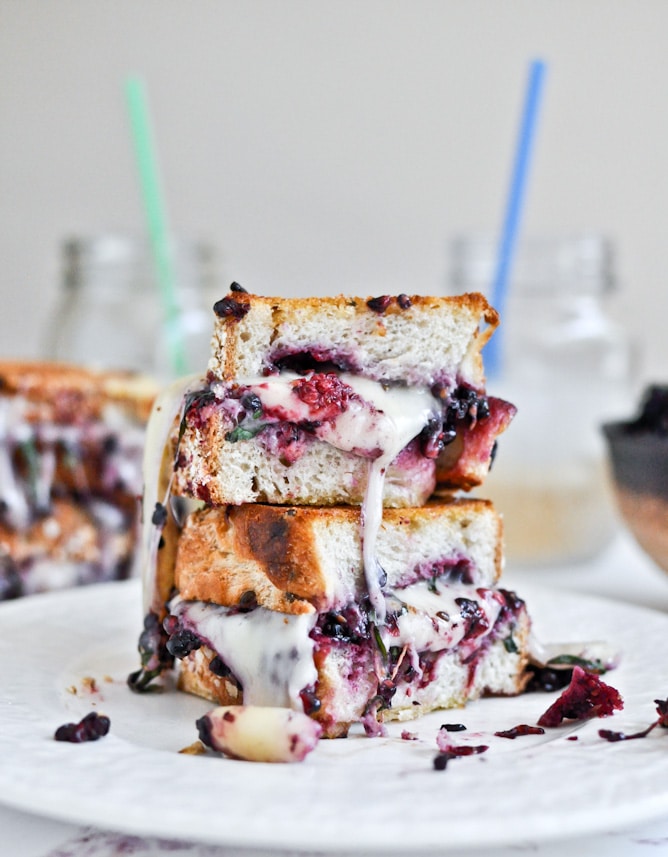 Grilled Fontina + Blackberry Basil Smash Sandwiches I howsweeteats.com Grilled Fontina + Blackberry Basil Smash Sandwiches I howsweeteats.com