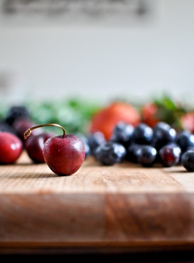 Triple Berry Kale Salad with Fresh Strawberry Vinaigrette I howsweeteats.com Triple Berry Kale Salad with Fresh Strawberry Vinaigrette I howsweeteats.com