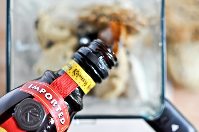 Chocolate Chip Cookie Kahlua Milkshakes I howsweeteats.com Chocolate Chip Cookie Kahlua Milkshakes I howsweeteats.com