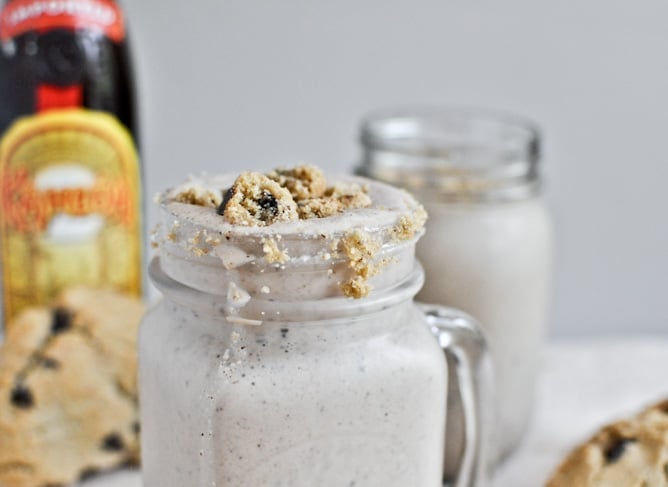 Chocolate Chip Cookie Kahlua Milkshakes I howsweeteats.com Chocolate Chip Cookie Kahlua Milkshakes I howsweeteats.com