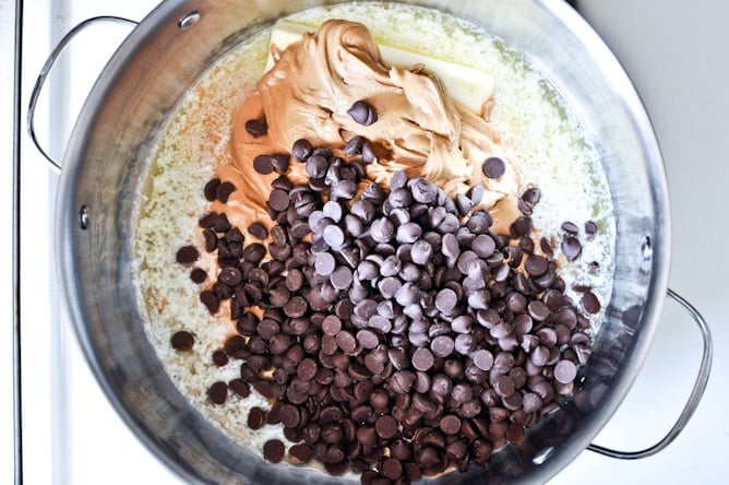 No Bake Peanut Butter S'mores Squares I howsweeteats.com No Bake Peanut Butter S'mores Squares I howsweeteats.com