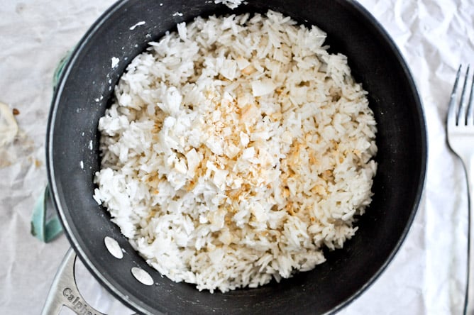 Grilled Blueberry Chicken Skewers with Coconut Rice I howsweeteats.com Grilled Blueberry Chicken Skewers with Coconut Rice I howsweeteats.com